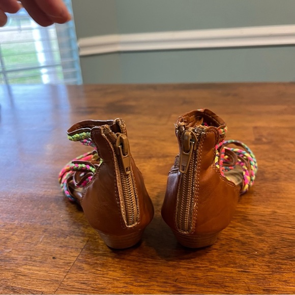 Steve Madden girls brown leather rainbow strap sandals size 13 - Picture 7 of 8